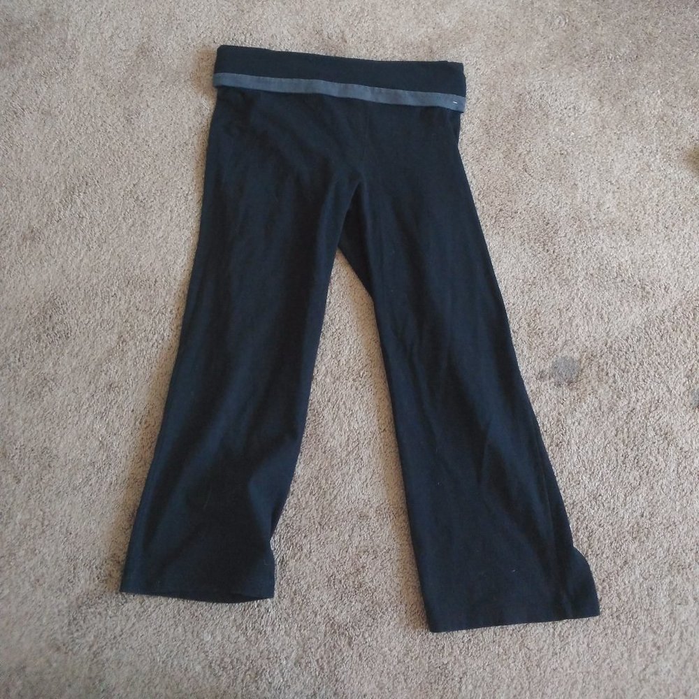 Black GapFit Flare Capris Size M